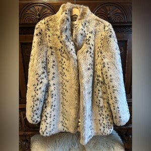 Elegant Faux Fur Coat in Cream and Black
